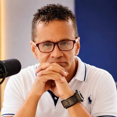 Carlos Passage